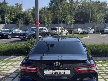 Toyota Camry 2021 года за 15 800 000 тг. в Алматы – фото 3