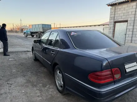 Mercedes-Benz E 280 1998 года за 2 800 000 тг. в Шымкент – фото 3