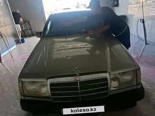 Mercedes-Benz E-Class, 1992