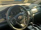Toyota Camry 2014 годаүшін7 300 000 тг. в Актобе – фото 5