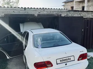 Mercedes-Benz E 230