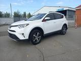 Toyota RAV4 2018 годаfor12 800 000 тг. в Актобе