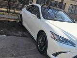 Lexus ES 250 2019 года за 14 800 000 тг. в Алматы – фото 2