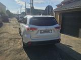 Toyota Highlander 2014 года за 15 500 000 тг. в Актобе – фото 2