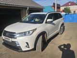 Toyota Highlander 2014 года за 15 500 000 тг. в Актобе