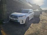 Toyota Highlander 2014 года за 15 500 000 тг. в Актобе – фото 3