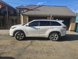 Toyota Highlander 2014 года за 15 500 000 тг. в Актобе – фото 4