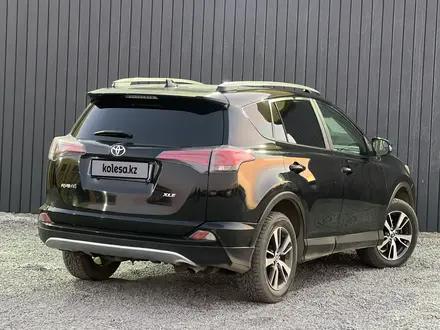 Toyota RAV4 2016 года за 12 350 000 тг. в Актобе – фото 4