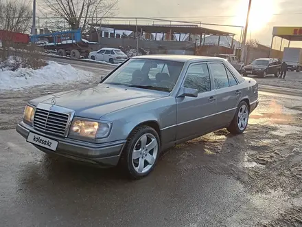 Mercedes-Benz E 230 1990 года за 2 300 000 тг. в Алматы – фото 3