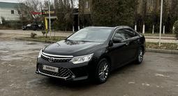 Toyota Camry 2015 года за 11 500 000 тг. в Актобе – фото 4