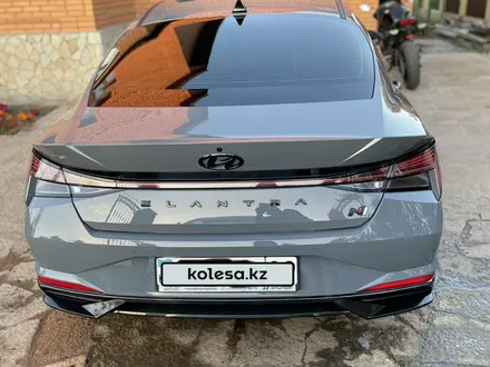 Hyundai Elantra 2023 года за 13 100 000 тг. в Караганда – фото 34