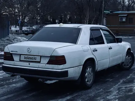 Mercedes-Benz E 230 1989 года за 750 000 тг. в Талдыкорган – фото 6