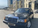 Mercedes-Benz E 220 1993 годаүшін1 800 000 тг. в Алматы