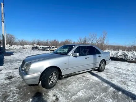 Mercedes-Benz E 240 1998 года за 2 700 000 тг. в Караганда – фото 3