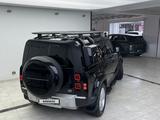 Land Rover Defender 2022 года за 53 000 000 тг. в Алматы – фото 3