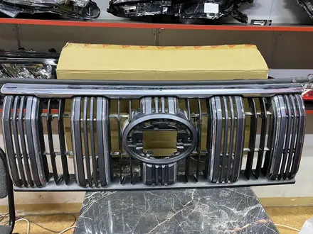 Решётка радиатора на Toyota Prado 2018 — 2022 ORIGINAL за 120 000 тг. в Алматы