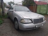 Mercedes-Benz C 200 1996 годаүшін900 000 тг. в Алматы – фото 2