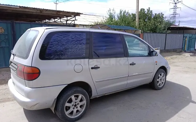 Volkswagen Sharan 1996 годаүшін1 700 000 тг. в Жезказган