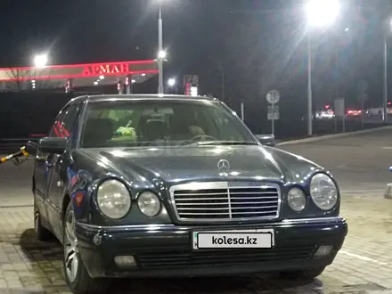 Mercedes-Benz E 320 1997 года за 2 400 000 тг. в Алматы