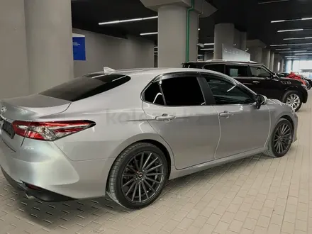 Toyota Camry 2019 года за 9 400 000 тг. в Астана – фото 3