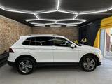 Volkswagen Tiguan 2018 года за 12 640 000 тг. в Костанай – фото 2