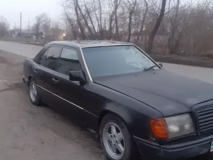 Mercedes-Benz E 230 1990 года за 900 000 тг. в Караганда – фото 2