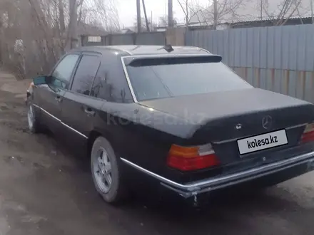 Mercedes-Benz E 230 1990 года за 900 000 тг. в Караганда – фото 3