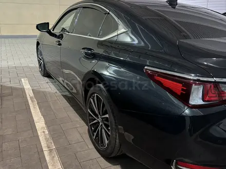 Lexus ES 250 2022 года за 26 000 000 тг. в Астана – фото 2