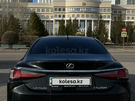 Lexus ES 250 2022 года за 26 000 000 тг. в Астана – фото 9