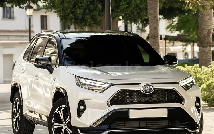 Накладка лобового стекла Toyota Rav-4 за 5 800 тг. в Алматы