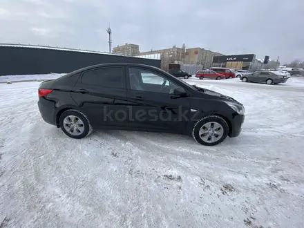 Hyundai Solaris 2015 года за 4 800 000 тг. в Петропавловск – фото 4