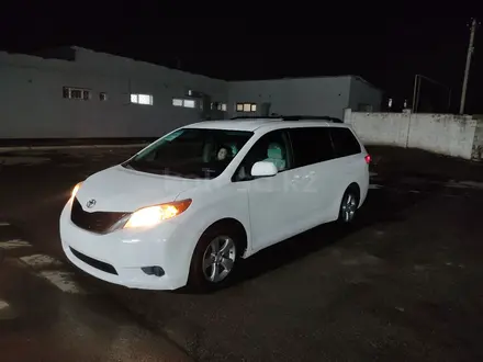 Toyota Sienna 2014 года за 13 200 000 тг. в Алматы