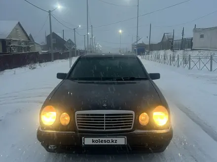 Mercedes-Benz E 320 1997 года за 3 100 000 тг. в Кокшетау