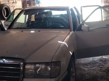 Mercedes-Benz E 200 1990 года за 1 200 000 тг. в Туркестан – фото 4