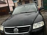 Volkswagen Touareg 2005 года за 3 000 000 тг. в Актобе – фото 2