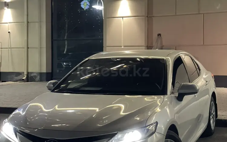 Toyota Camry 2021 года за 13 990 000 тг. в Астана