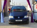 Volkswagen Sharan 2002 года за 2 400 000 тг. в Атырау – фото 2