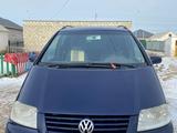 Volkswagen Sharan 2002 года за 2 400 000 тг. в Атырау – фото 4