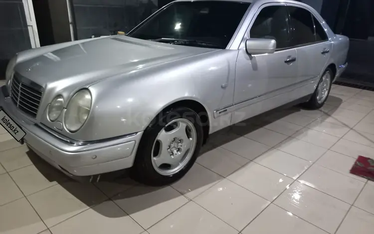 Mercedes-Benz E 320 1998 года за 3 300 000 тг. в Конаев (Капшагай)