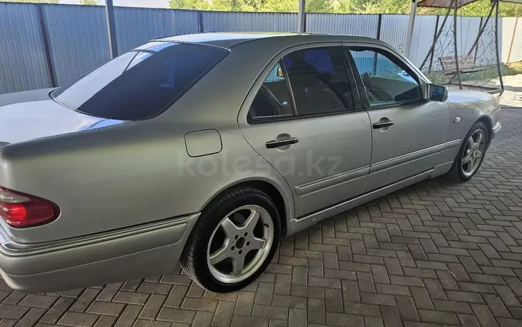 Mercedes-Benz E 320 1998 годаfor3 300 000 тг. в Алматы