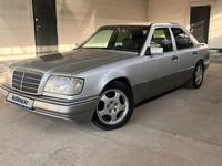 Mercedes-Benz E 220 1994 года за 2 600 000 тг. в Шымкент