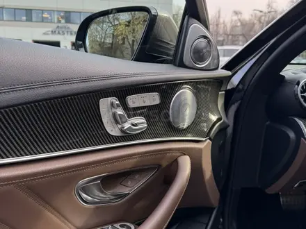 Mercedes-Benz E 63 AMG 2018 года за 42 000 000 тг. в Алматы – фото 38