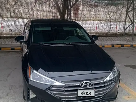 Hyundai Elantra 2019 года за 5 800 000 тг. в Актау – фото 2