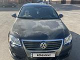 Volkswagen Passat 2007 годаүшін2 500 000 тг. в Караганда