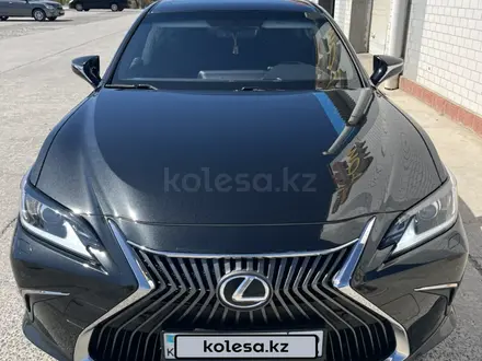 Lexus ES 250 2019 года за 21 500 000 тг. в Актау – фото 4