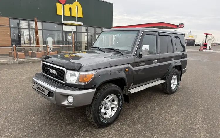 Toyota Land Cruiser 2021 года за 26 000 000 тг. в Астана