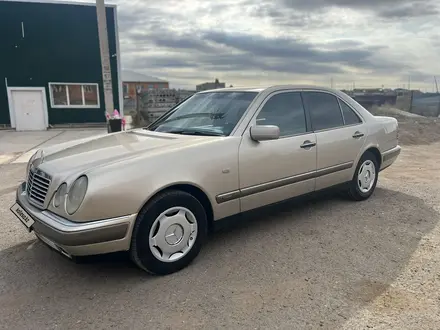 Mercedes-Benz E 230 1996 года за 2 600 000 тг. в Астана