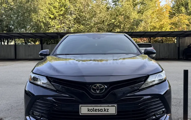 Toyota Camry 2019 года за 9 700 000 тг. в Актобе