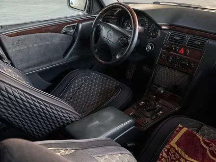 Mercedes-Benz E 320 1999 года за 3 300 000 тг. в Алматы – фото 13