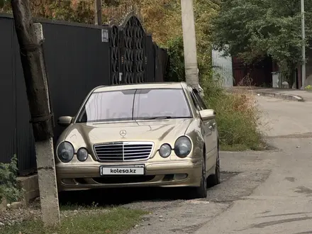 Mercedes-Benz E 320 1999 года за 3 300 000 тг. в Алматы – фото 17